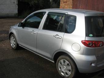 2005 Mazda Demio Pictures