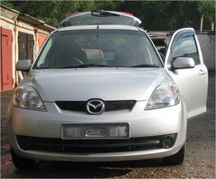 2005 Mazda Demio Photos