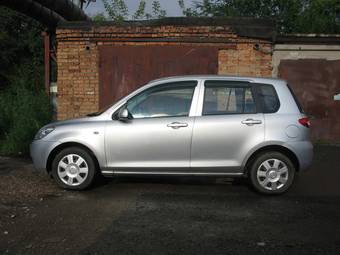 2005 Mazda Demio Photos
