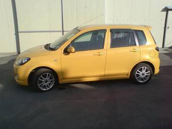 2005 Mazda Demio Pictures