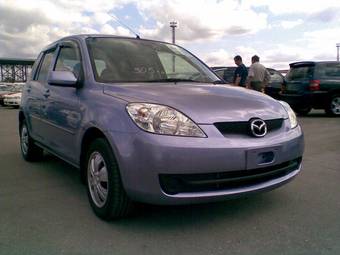 2005 Mazda Demio Photos