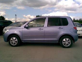 2005 Mazda Demio Photos