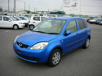 2005 Mazda Demio Photos