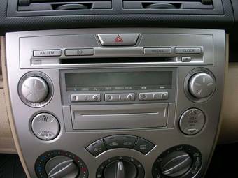 2005 Mazda Demio Pictures