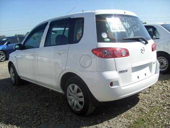 2005 Mazda Demio Photos