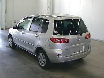 2005 Mazda Demio Pictures