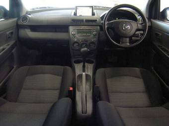 2005 Mazda Demio Pictures