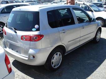 2005 Mazda Demio Photos