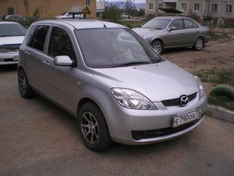 2005 Mazda Demio Pictures