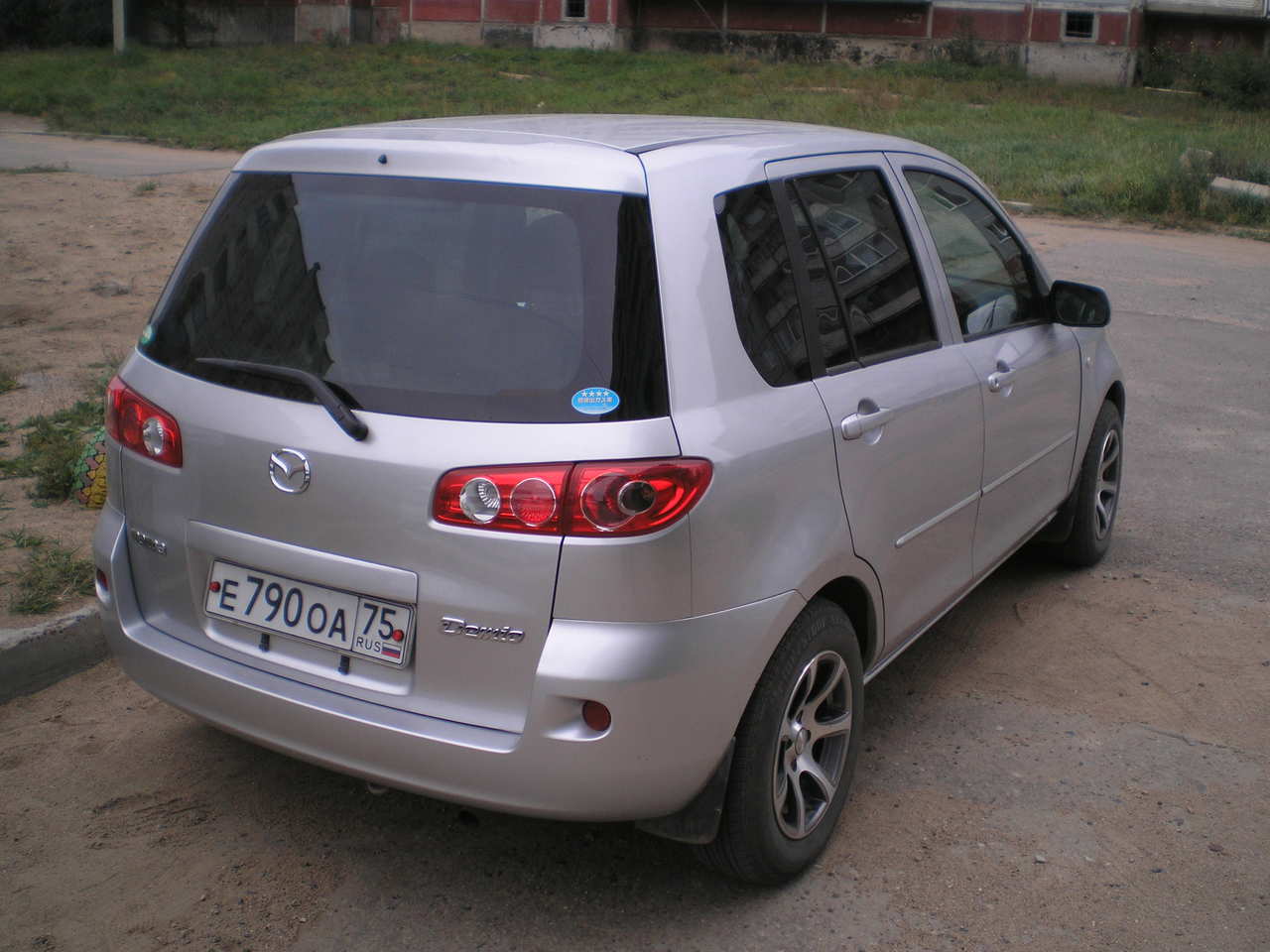 Mazda demio двигатели. Mazda Demio 2005. Мазда Демио 4вд. Мазда Демио Рестайлинг 2005. Мазда Демио бежевый 9л.