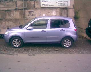 2005 Mazda Demio Pictures