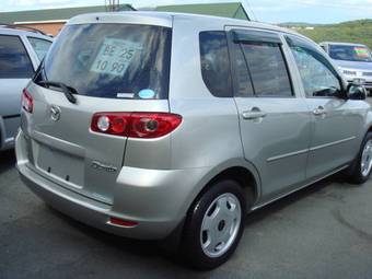 2005 Mazda Demio Photos