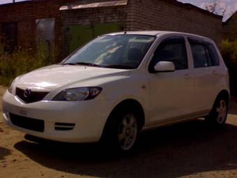 2005 Mazda Demio Pictures