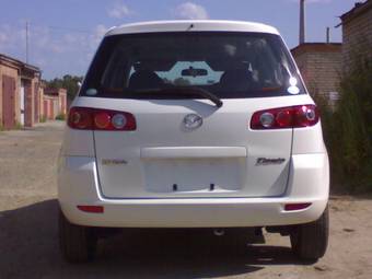 2005 Mazda Demio Pictures