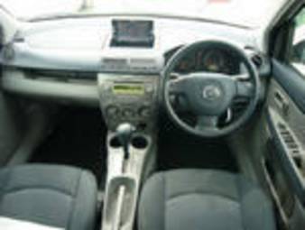 2005 Mazda Demio Pictures