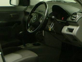 2005 Mazda Demio Photos