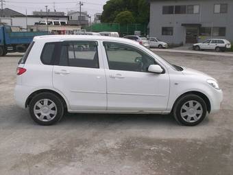 2006 Mazda Demio Images