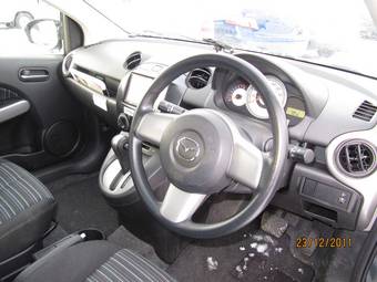 2010 Mazda Demio Pictures