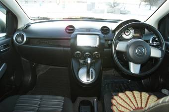 2010 Mazda Demio Pictures