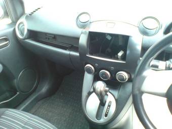2010 Mazda Demio Pictures