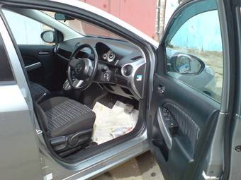 2010 Mazda Demio Photos