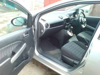2010 Mazda Demio Images
