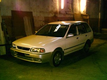 1999 Mazda Familia Images