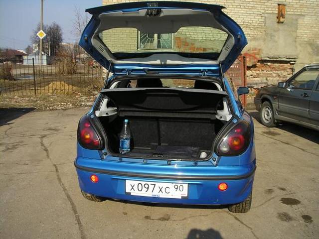 2000 Mazda Familia