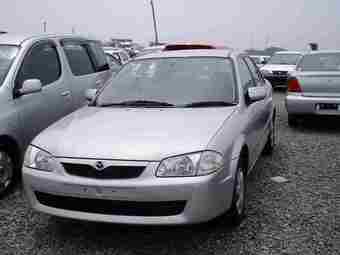 2000 Mazda Familia Pictures