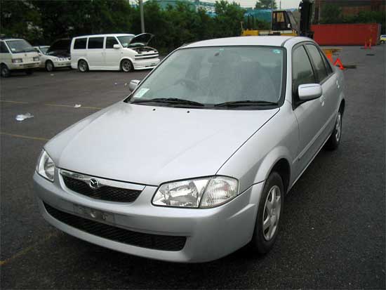 2000 Mazda Familia Pictures