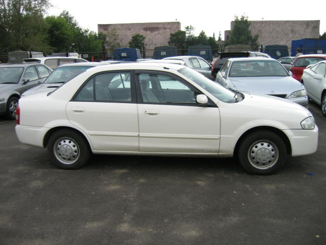 2000 Mazda Familia Images