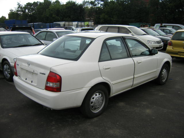 2000 Mazda Familia Pictures