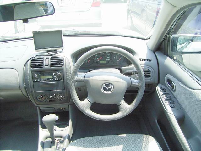 2000 Mazda Familia Photos