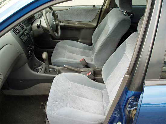 2000 Mazda Familia Pictures