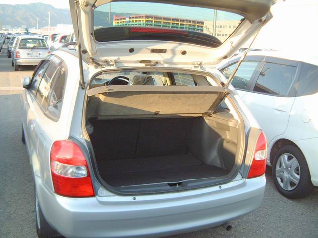 2000 Mazda Familia Pictures
