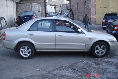 2000 Mazda Familia Pictures