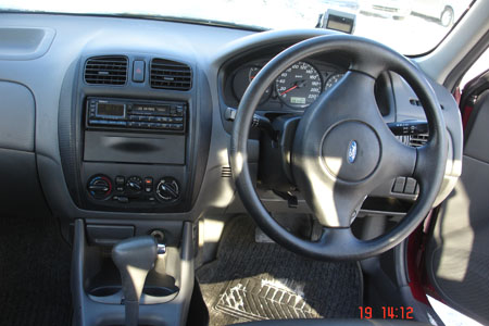 2000 Mazda Familia Pictures