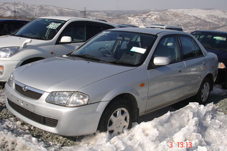 2000 Mazda Familia Photos