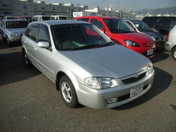 2000 Mazda Familia Pictures