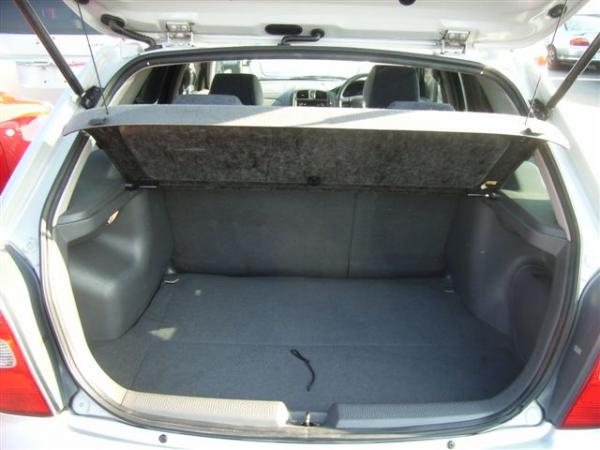 2000 Mazda Familia Photos