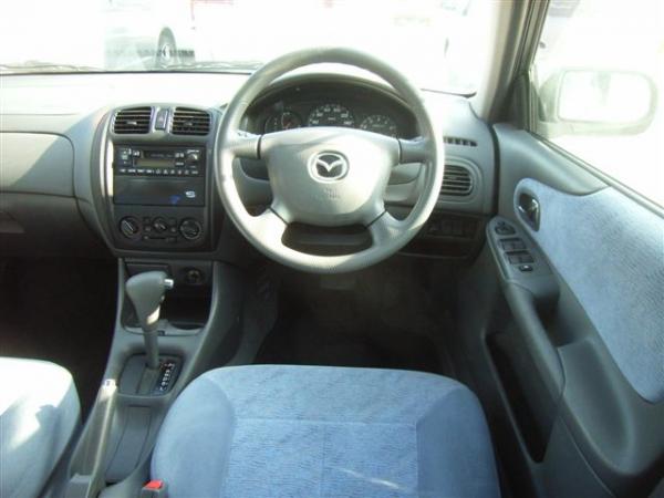 2000 Mazda Familia Pictures