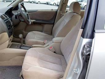 2000 Mazda Familia Photos