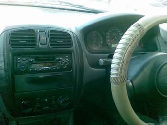 2000 Mazda Familia Pictures