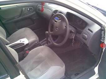 2000 Mazda Familia Pictures