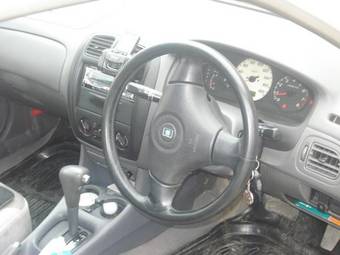 2000 Mazda Familia Photos
