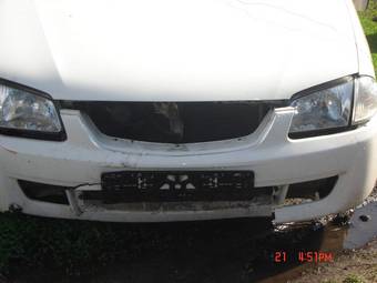 2000 Mazda Familia Photos