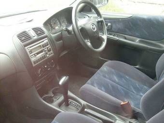 2000 Mazda Familia Pictures