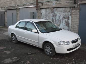 2000 Mazda Familia Pictures