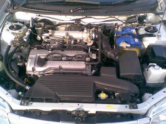 2000 Mazda Familia Photos
