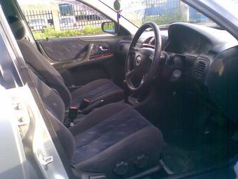 2000 Mazda Familia Pictures